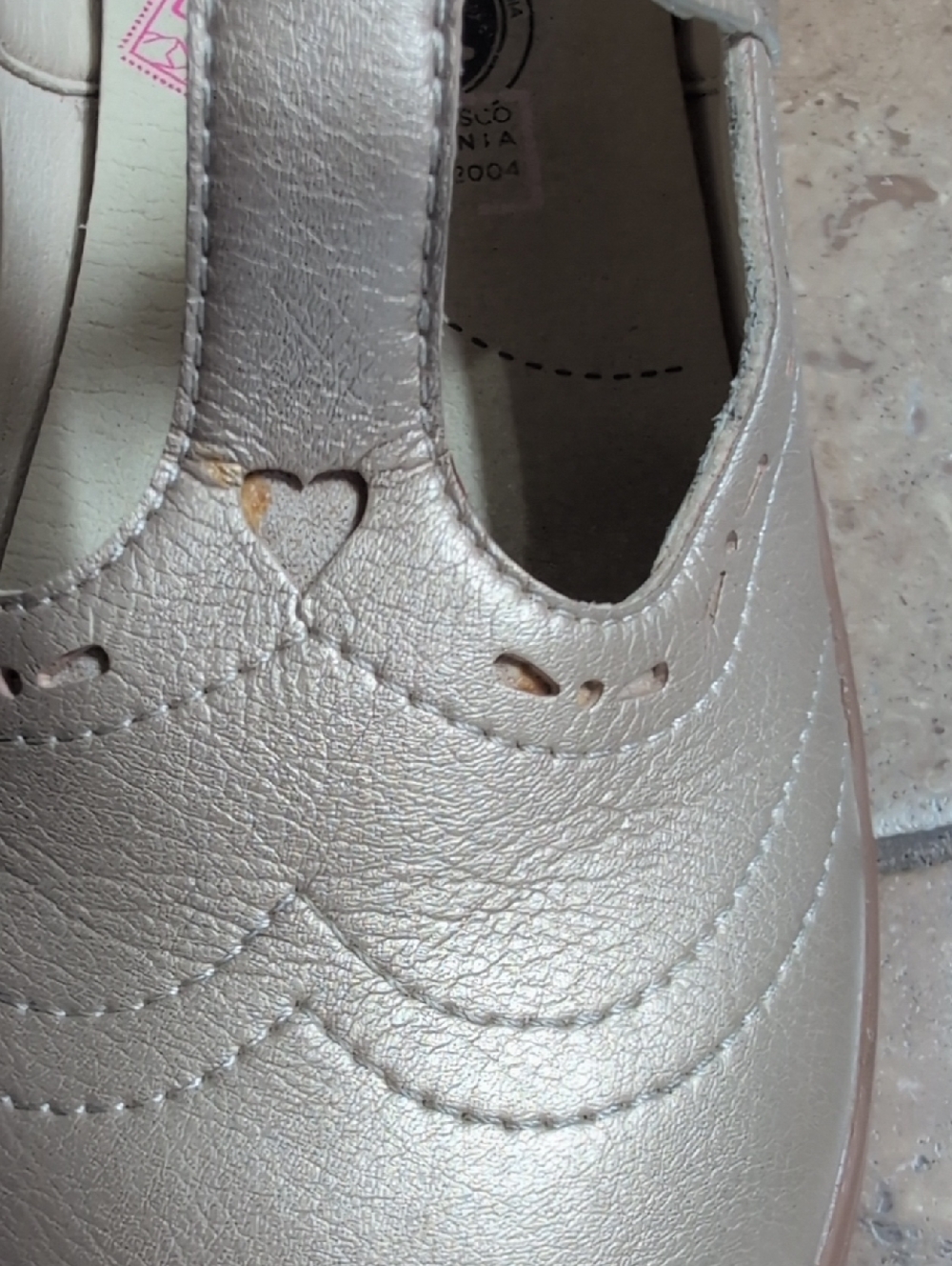 Livie and Luca girl Mary Jane shoes. Gold. Size 3Y. - Picture 8 of 8